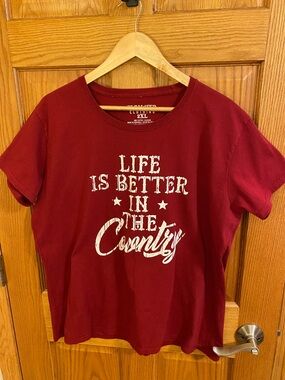 Women's Red/Burgundy Short-Sleeve Graphic Tee - Life Is Better In The Country
